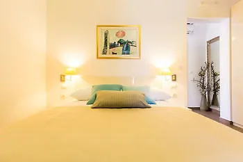 Tara Apartman *